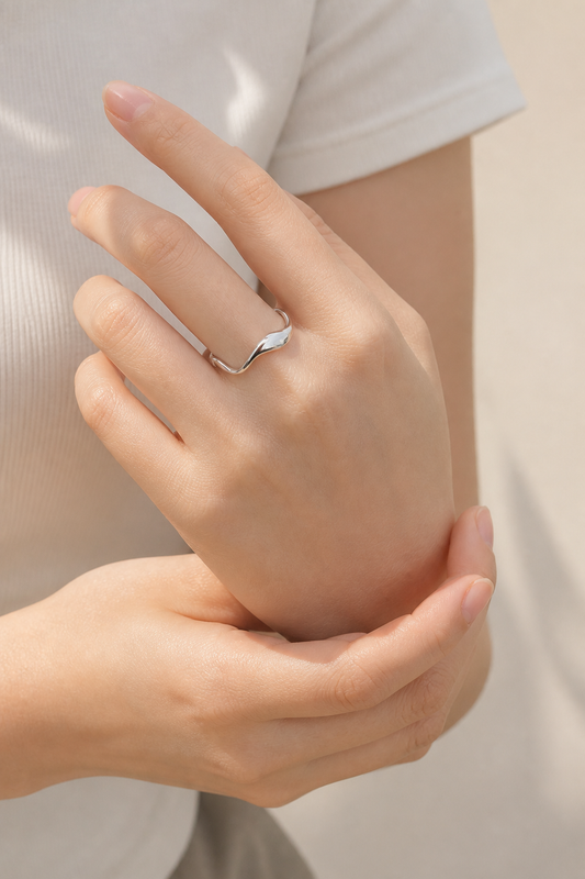 The Fluid Tide Ring