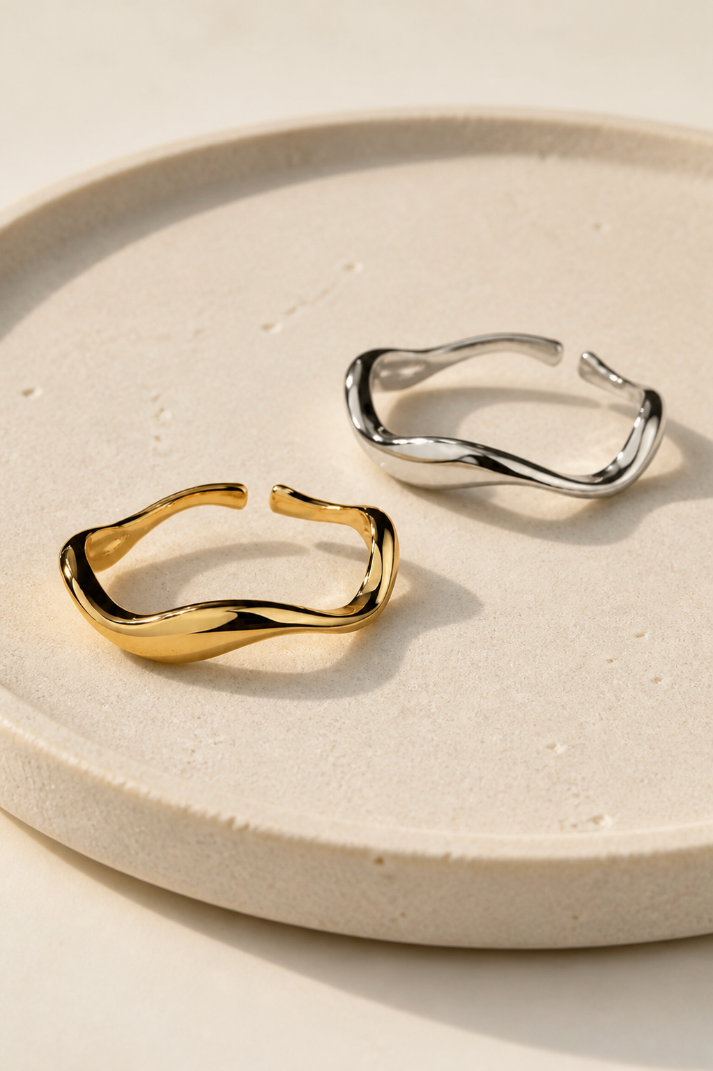 The Fluid Tide Ring
